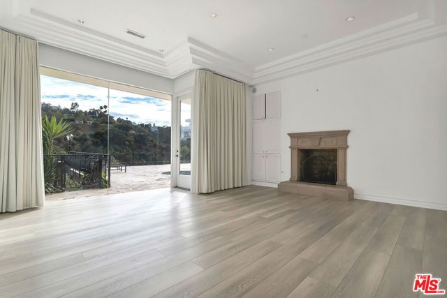 10557 Rocca Place, Los Angeles, CA 90077