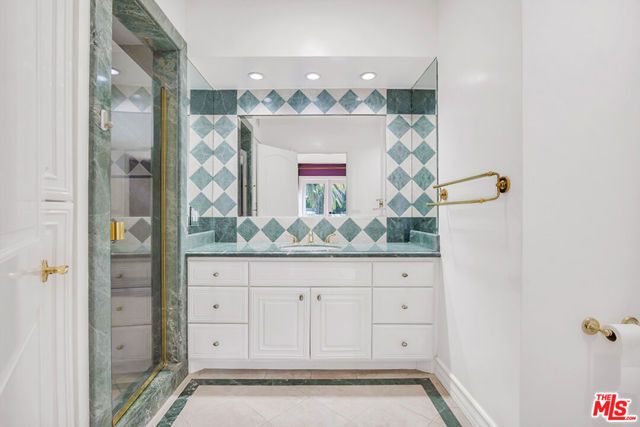 10557 Rocca Place, Los Angeles, CA 90077