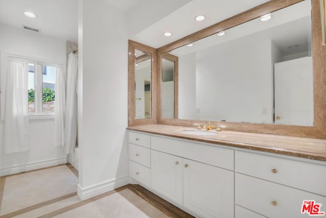 10557 Rocca Place, Los Angeles, CA 90077
