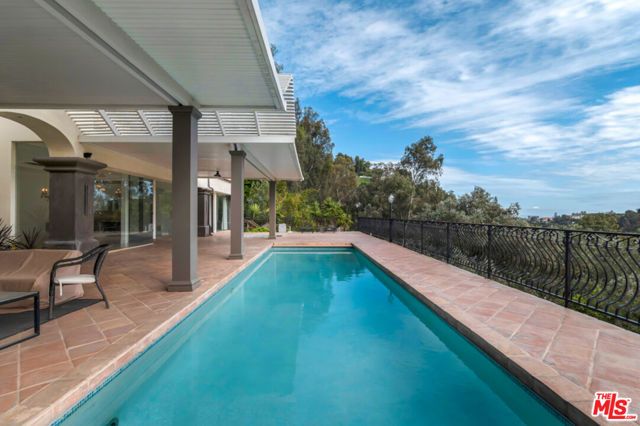 10557 Rocca Place, Los Angeles, CA 90077