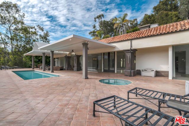 10557 Rocca Place, Los Angeles, CA 90077