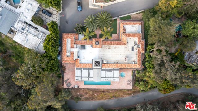 10557 Rocca Place, Los Angeles, CA 90077