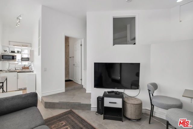 10557 Rocca Place, Los Angeles, CA 90077