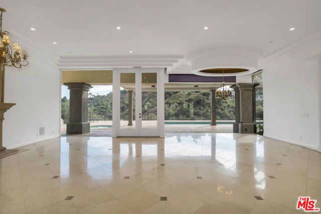 10557 Rocca Place, Los Angeles, CA 90077
