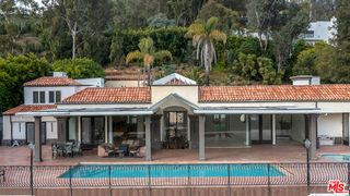 10557 Rocca Place, Los Angeles, CA 90077