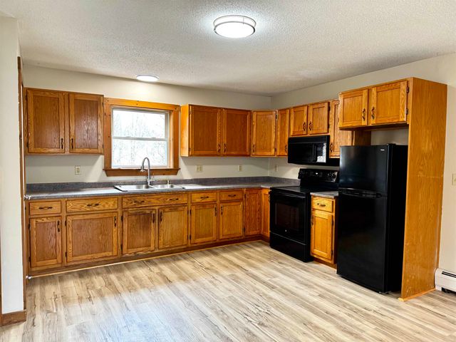 29 Cross Street, Newport City, VT 05855