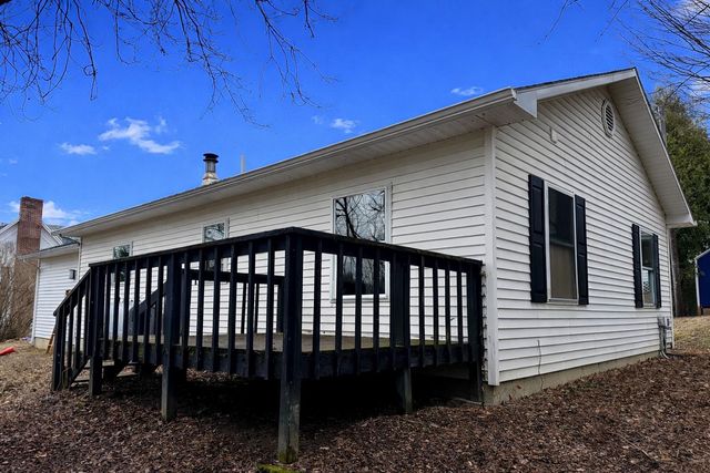 29 Cross Street, Newport City, VT 05855