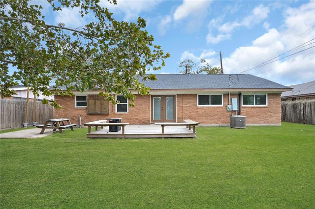 470 Beresford Street, Houston, TX 77015