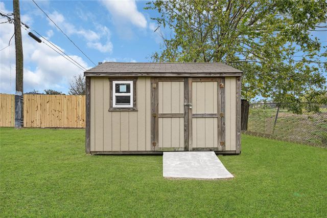 470 Beresford Street, Houston, TX 77015