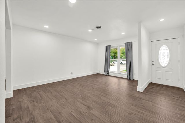470 Beresford Street, Houston, TX 77015