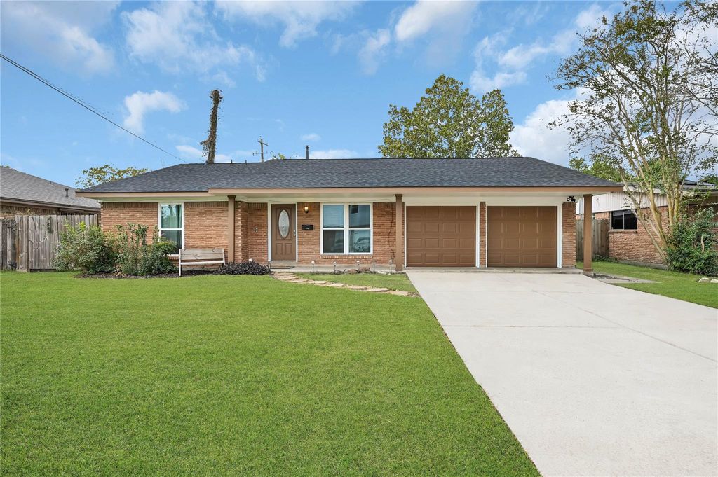 470 Beresford Street, Houston, TX 77015