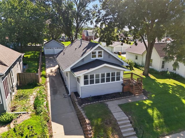 709 Ninth Street, West Des Moines, IA 50265