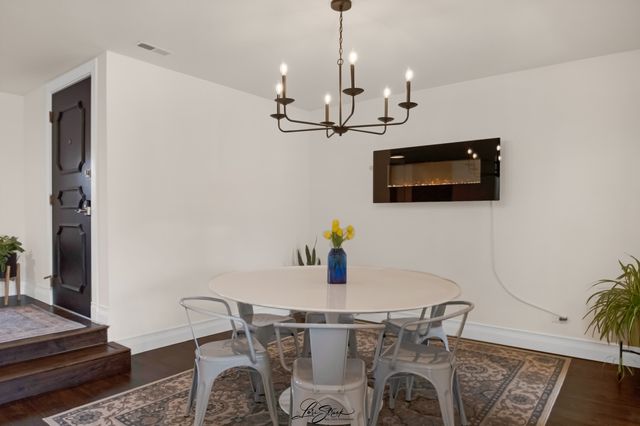 8137 Chestnut Drive C, Palos Hills, IL 60465