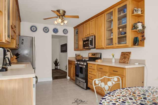 8137 Chestnut Drive C, Palos Hills, IL 60465