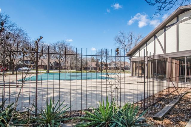 8137 Chestnut Drive C, Palos Hills, IL 60465