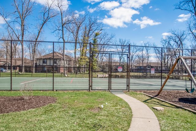 8137 Chestnut Drive C, Palos Hills, IL 60465