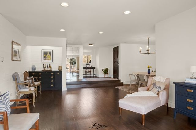 8137 Chestnut Drive C, Palos Hills, IL 60465