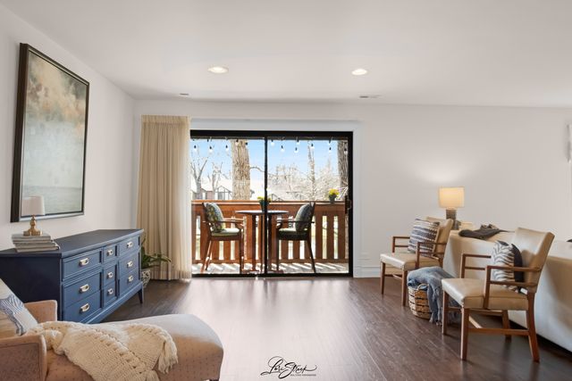 8137 Chestnut Drive C, Palos Hills, IL 60465