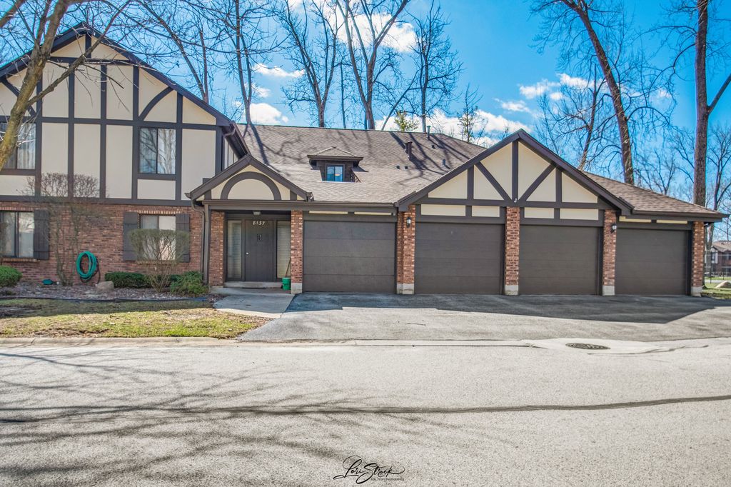 8137 Chestnut Drive C, Palos Hills, IL 60465