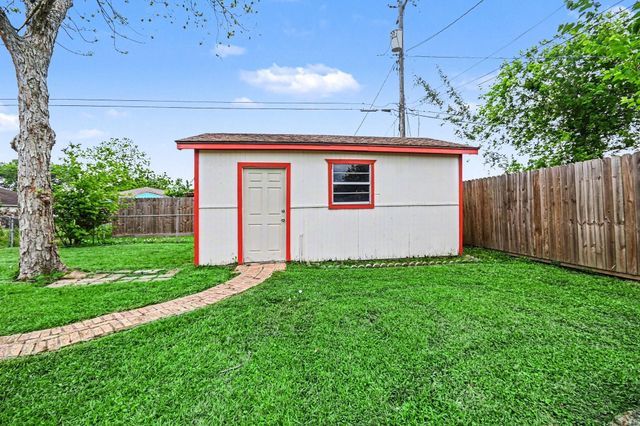 4509 37th Street, Dickinson, TX 77539