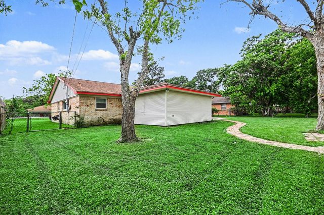 4509 37th Street, Dickinson, TX 77539