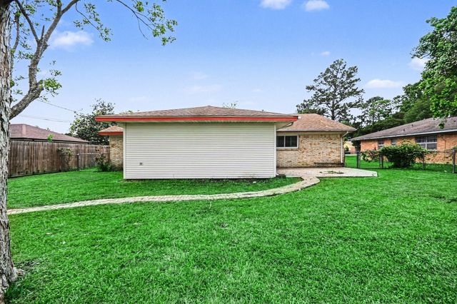 4509 37th Street, Dickinson, TX 77539