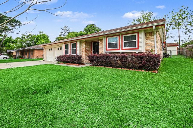 4509 37th Street, Dickinson, TX 77539