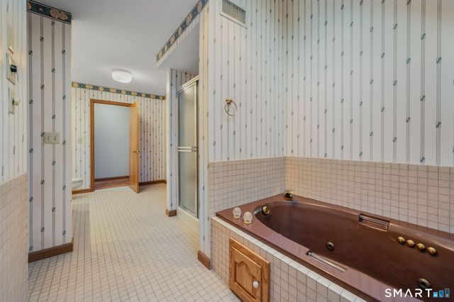 97 West Main Street Apt 24, East Lyme, CT 06357