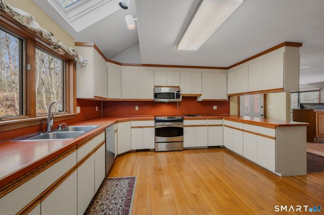 97 West Main Street Apt 24, East Lyme, CT 06357