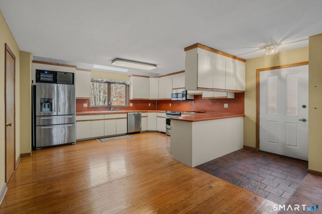 97 West Main Street Apt 24, East Lyme, CT 06357