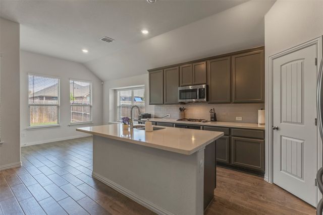 7229 Navoti Trail, Fort Worth, TX 76131