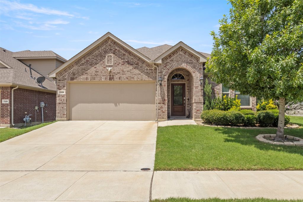 7229 Navoti Trail, Fort Worth, TX 76131