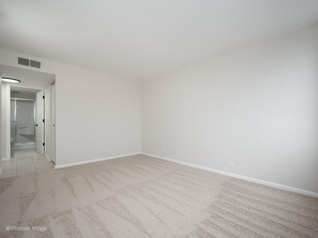 101 Bar Harbour Road 2M, Schaumburg, IL 60193