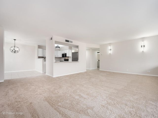 101 Bar Harbour Road 2M, Schaumburg, IL 60193