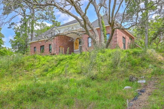 404 Fairington Drive, Summerville, SC 29485