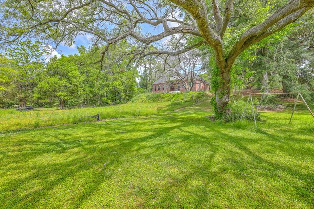 404 Fairington Drive, Summerville, SC 29485