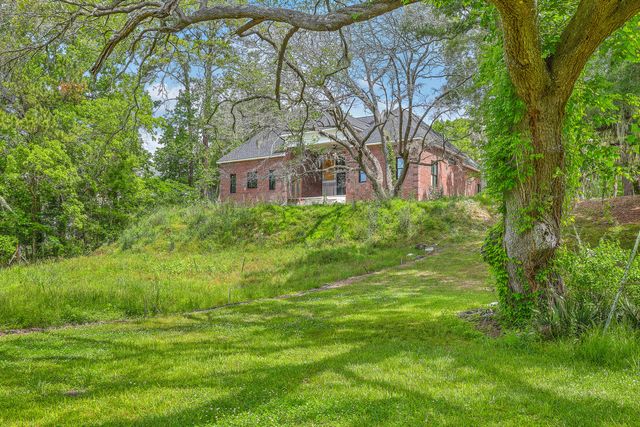 404 Fairington Drive, Summerville, SC 29485