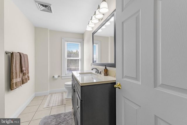 1131 NAAMANS CREEK RD, Garnet Valley, PA 19060