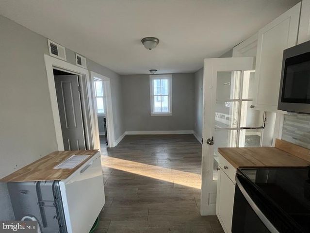 81 MAIN ST, Yorkana, PA 17406