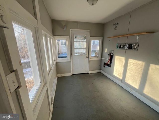 81 MAIN ST, Yorkana, PA 17406