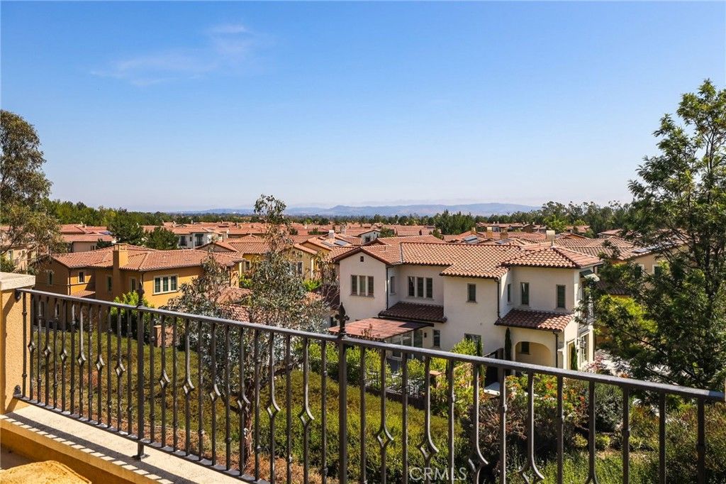 Image 2 of property listing at 106 Long Fence, Irvine, CA 92602