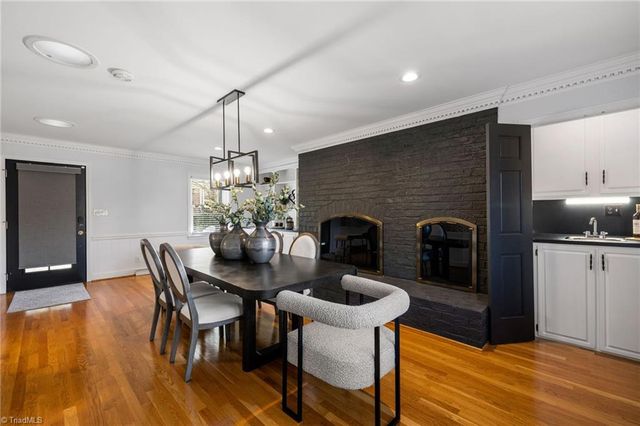 32 Kemp E Road, Greensboro, NC 27410