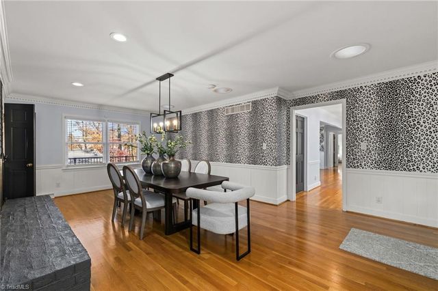 32 Kemp E Road, Greensboro, NC 27410