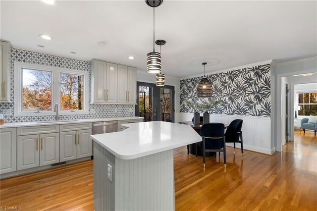 32 Kemp E Road, Greensboro, NC 27410