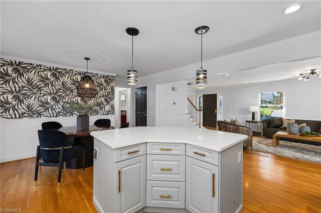 32 Kemp E Road, Greensboro, NC 27410