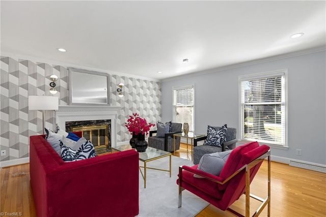 32 Kemp E Road, Greensboro, NC 27410