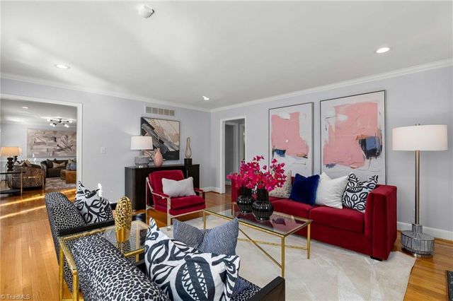 32 Kemp E Road, Greensboro, NC 27410