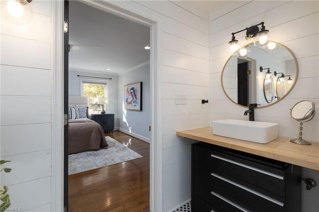 32 Kemp E Road, Greensboro, NC 27410