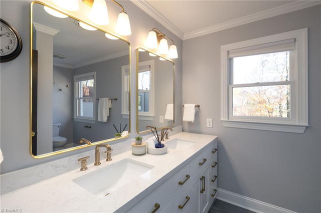 32 Kemp E Road, Greensboro, NC 27410