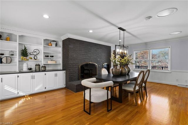 32 Kemp E Road, Greensboro, NC 27410